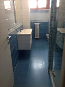 Ristrutturazione Bagni, Ellegi Snc, Milano, base con lavabo integrato, specchio, box doccia, sanitari, termoarredo